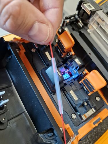 Soudage optique, la précision est de mise.