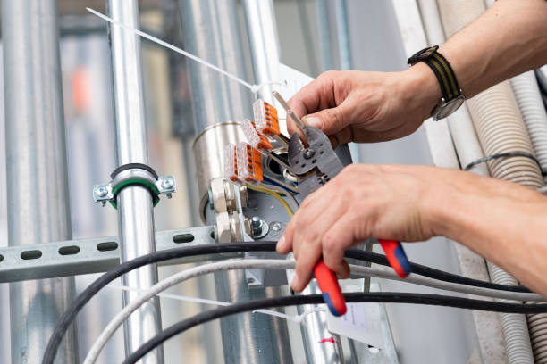 Tirage de câble Ethernet et fibre optique.